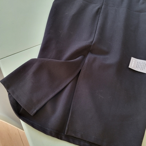 NWT - Le Chateau Fitted Black Dress - Size Medium - Picture 3 of 8